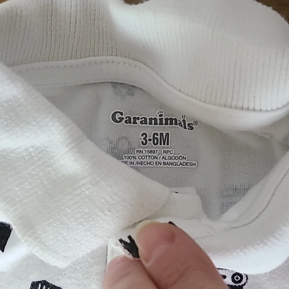 (2) Sleeper and bodysuit 3-6m